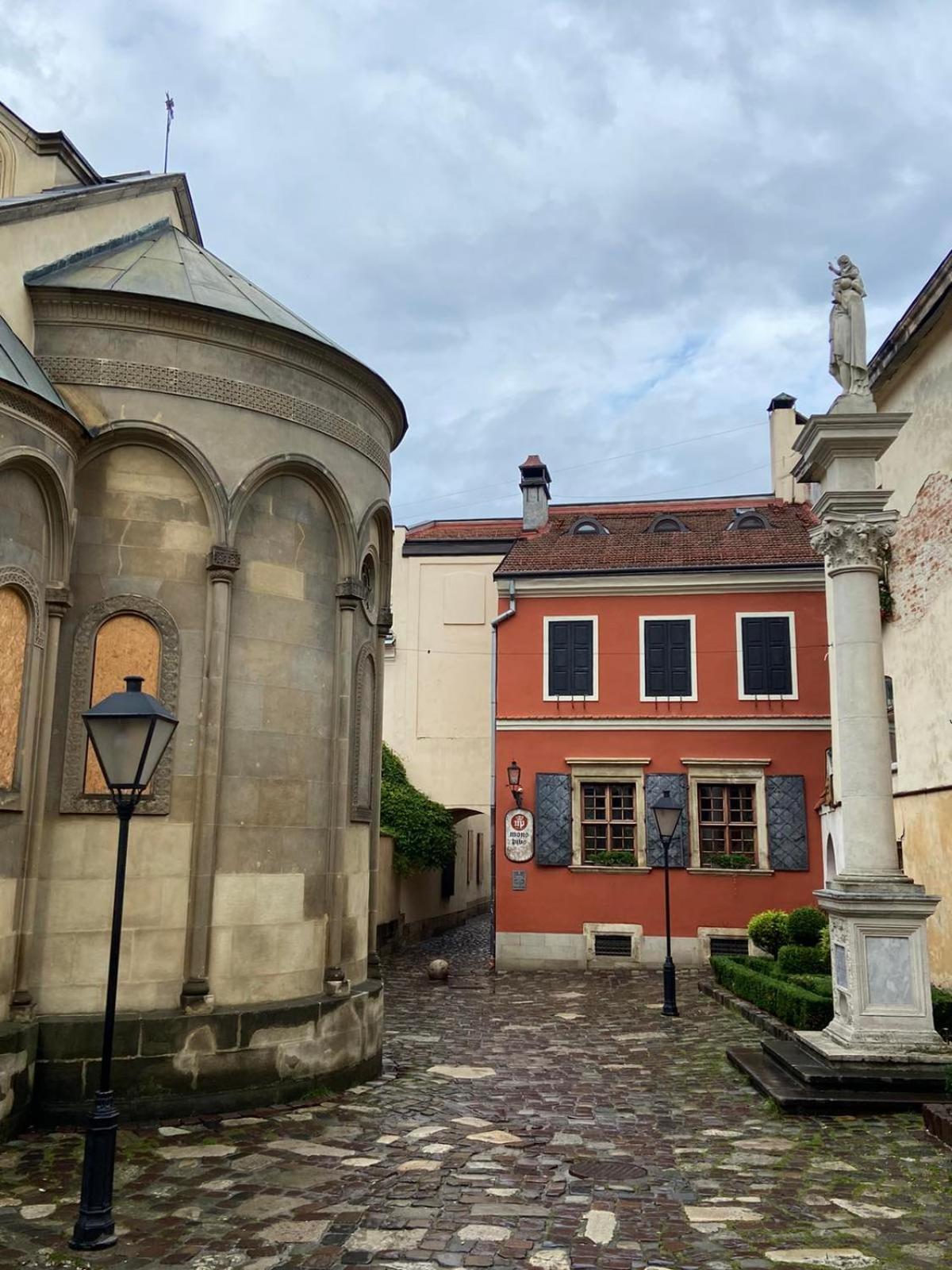 Apartments Of Lesya Ukrainka St. 25 リヴィウ エクステリア 写真